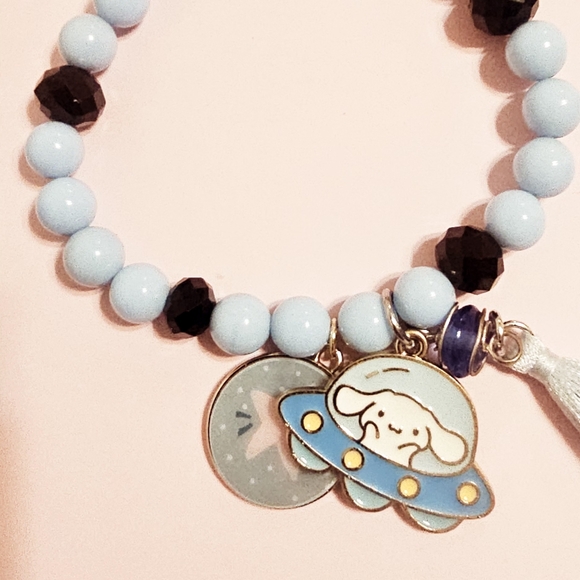 Bracelets - Picture 7 of 9